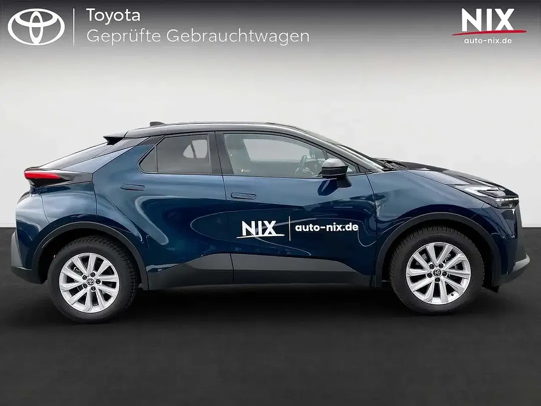 Toyota C-HR - Thumbnail 3