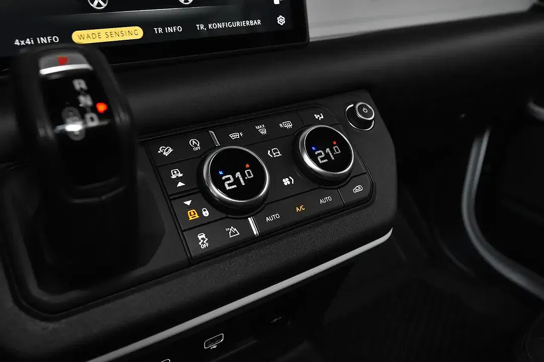 Land Rover Defender - Thumbnail 11