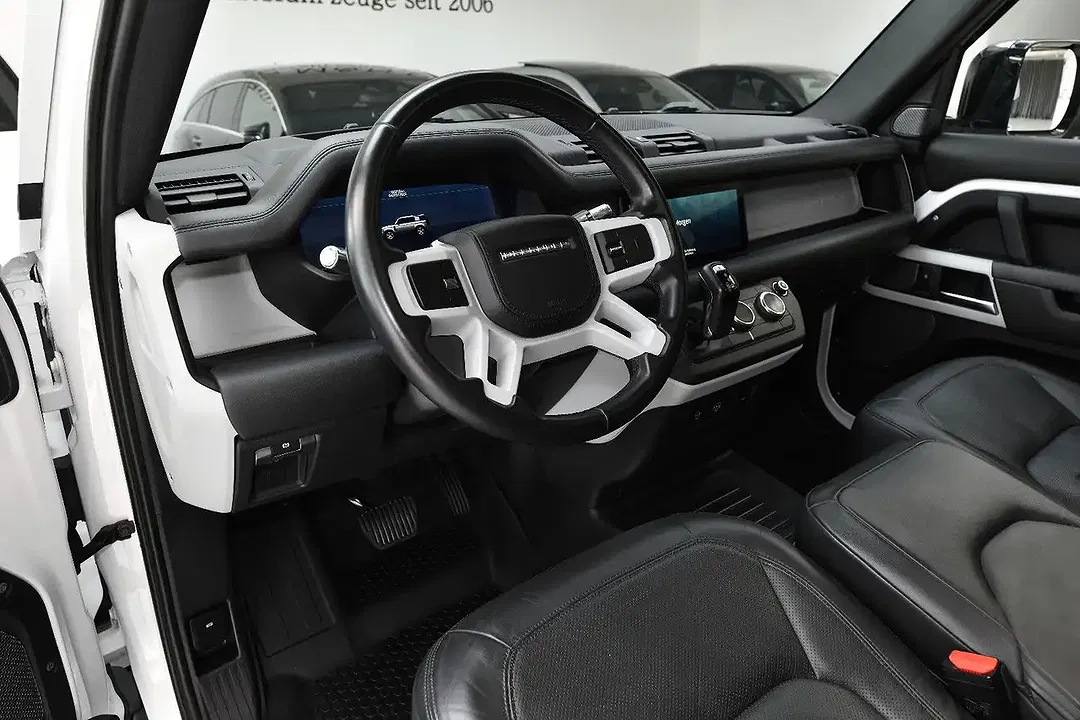 Land Rover Defender - Thumbnail 2