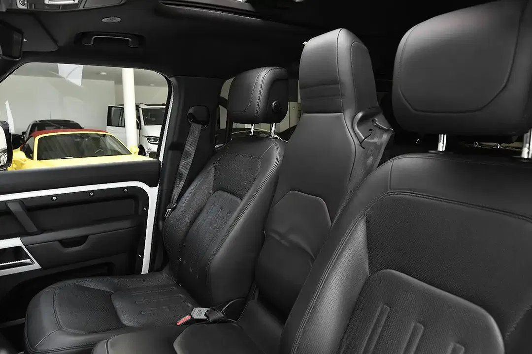 Land Rover Defender - Thumbnail 5