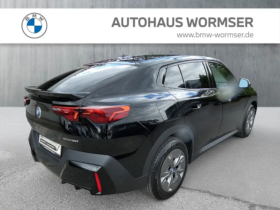BMW iX2 - Thumbnail 5