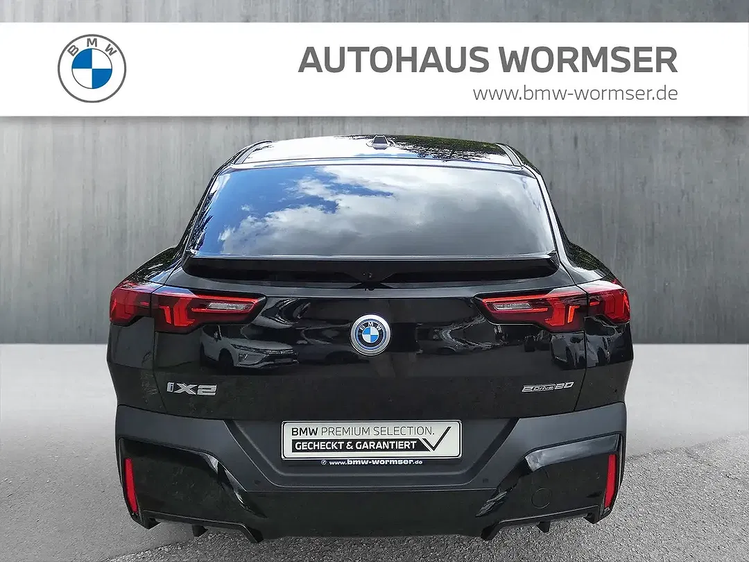 BMW iX2 - Thumbnail 6