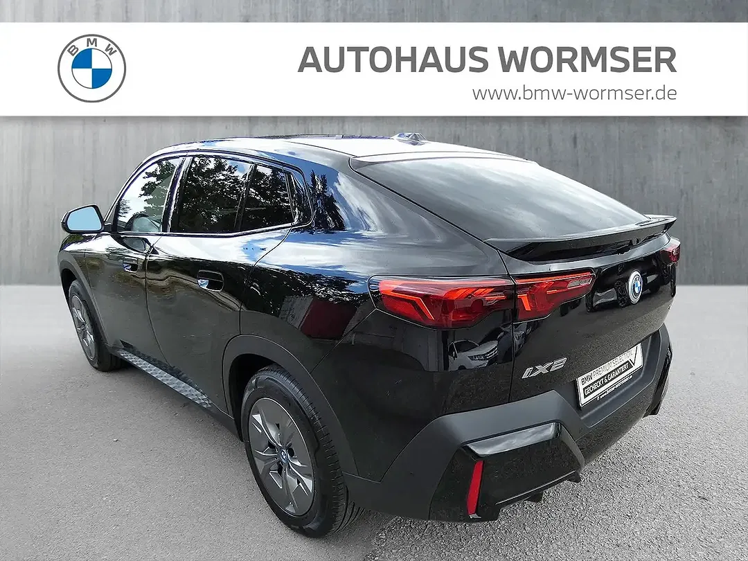 BMW iX2 - Thumbnail 7