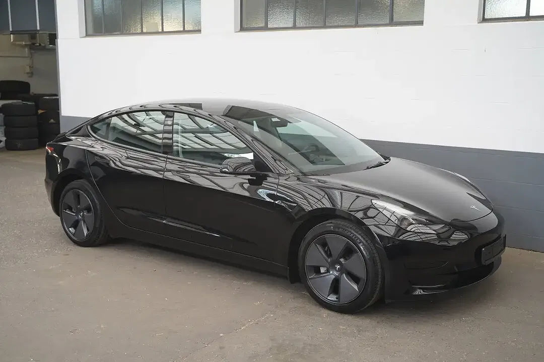 Tesla Model 3 - Thumbnail 19