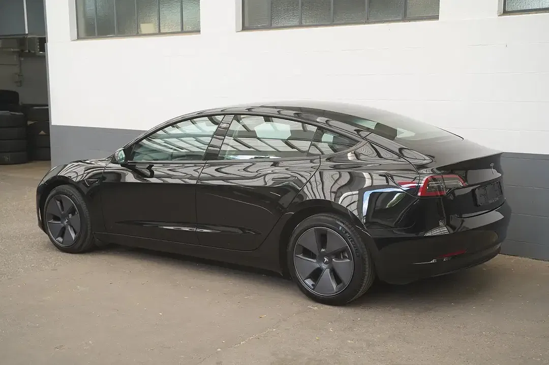 Tesla Model 3 - Thumbnail 5