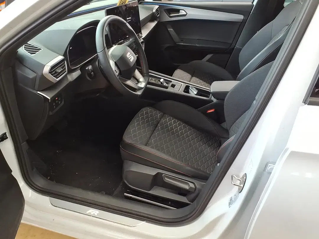 SEAT Leon - Thumbnail 3