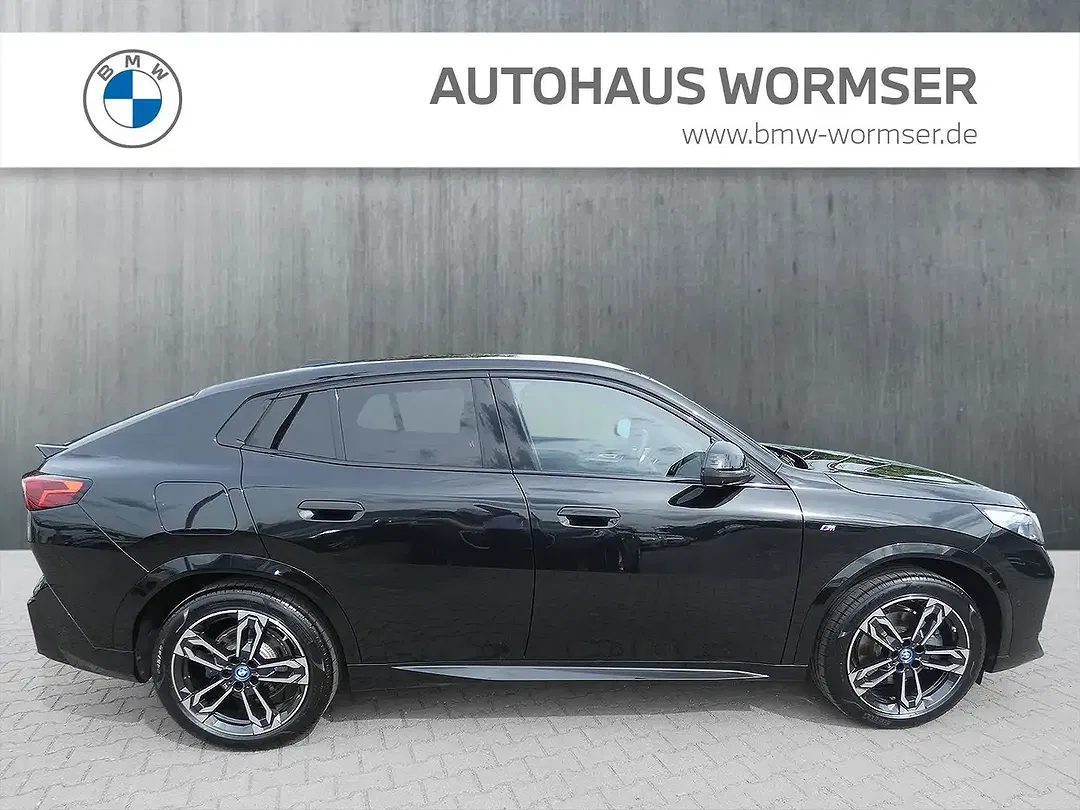 BMW iX2 - Thumbnail 3