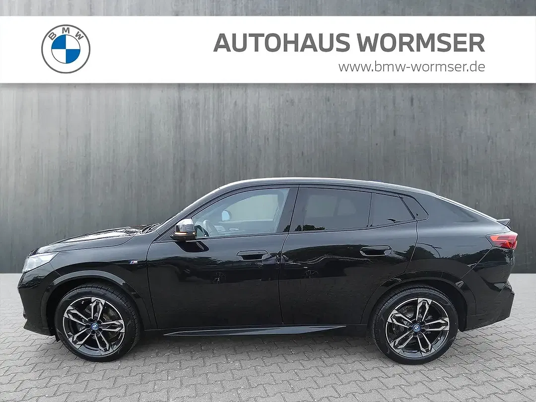 BMW iX2 - Thumbnail 8