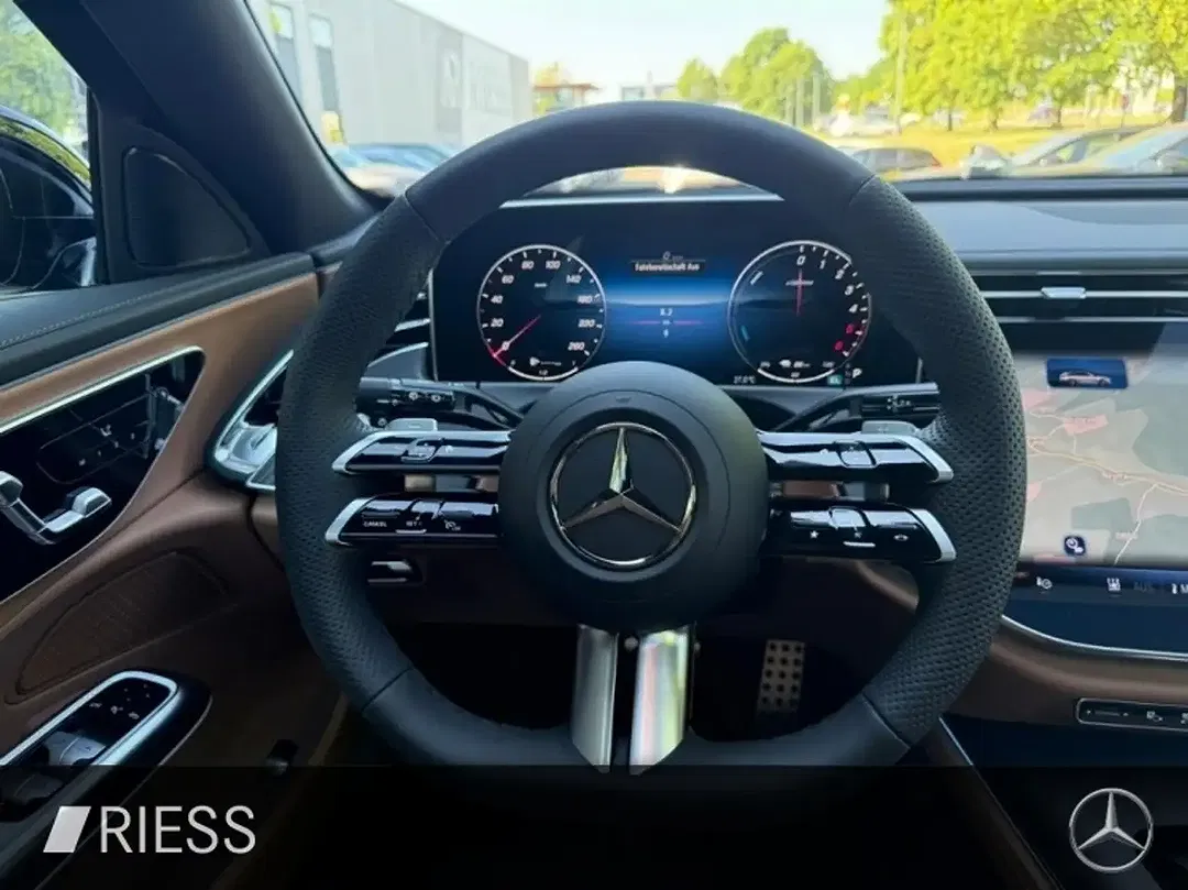 Mercedes-Benz E 300 - Thumbnail 13