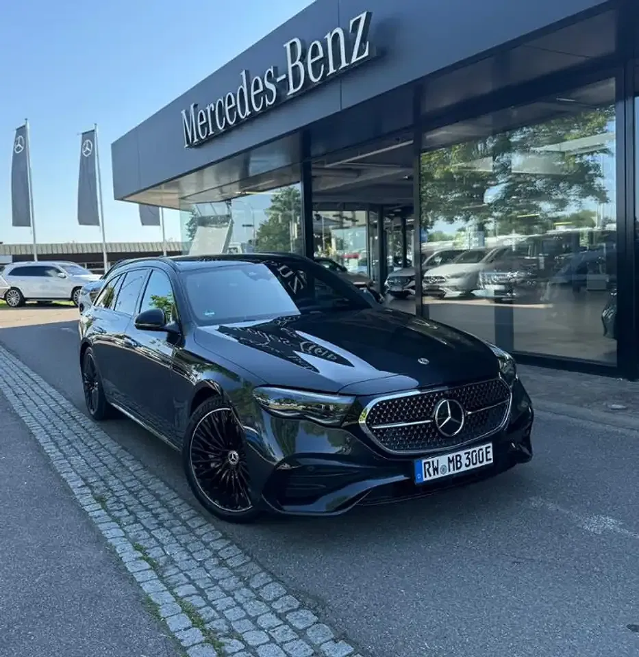 Mercedes-Benz E 300 - Thumbnail 2