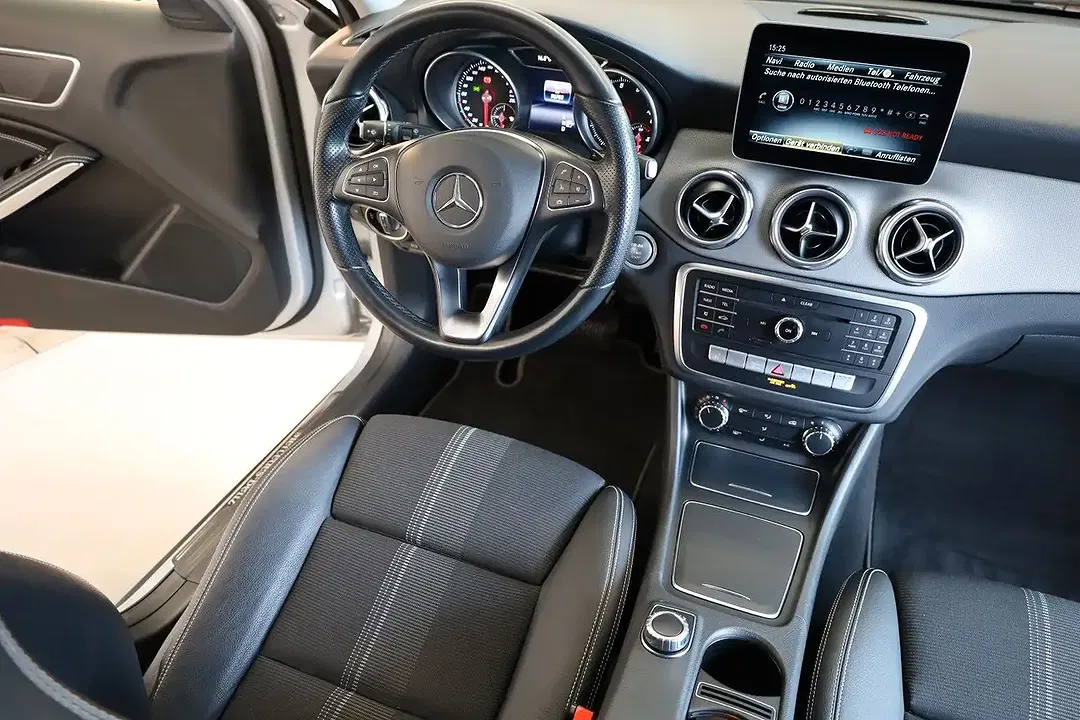 Mercedes-Benz GLA 180 - Thumbnail 10