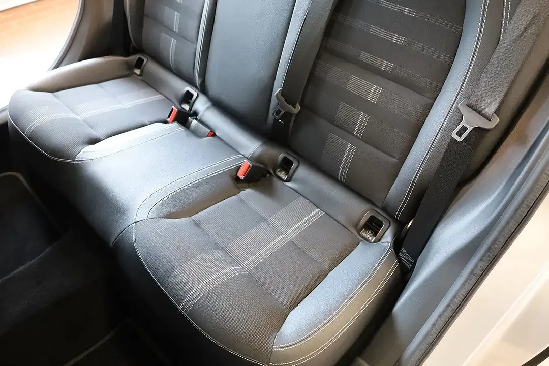 Mercedes-Benz GLA 180 - Thumbnail 14