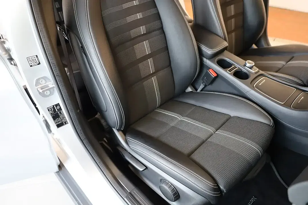 Mercedes-Benz GLA 180 - foto 15