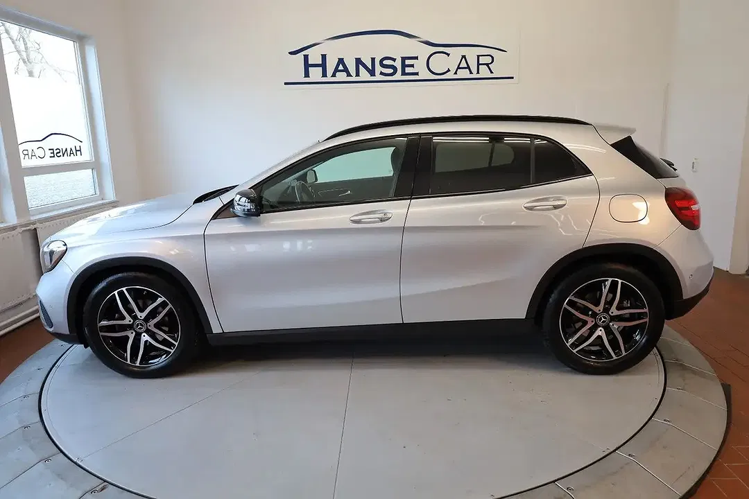Mercedes-Benz GLA 180 - Thumbnail 3