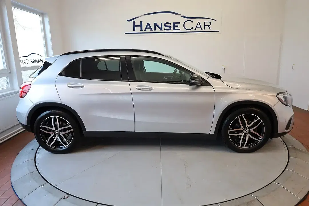 Mercedes-Benz GLA 180 - Thumbnail 4