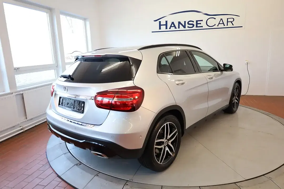 Mercedes-Benz GLA 180 - Thumbnail 5