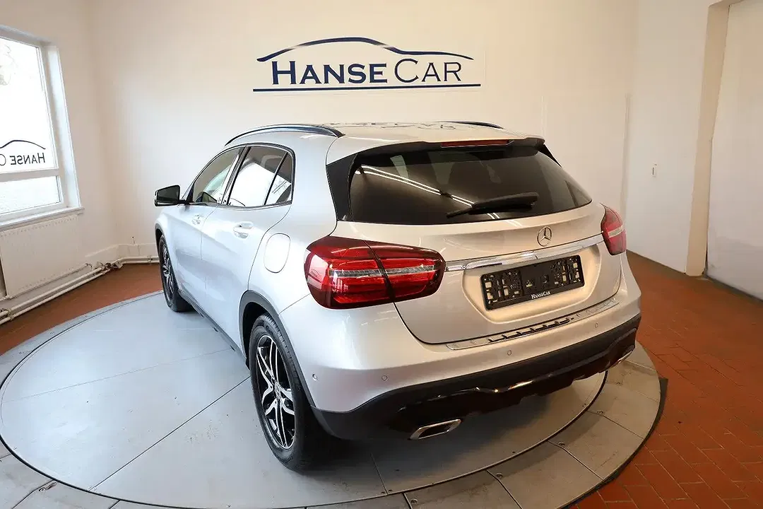 Mercedes-Benz GLA 180 - Thumbnail 6