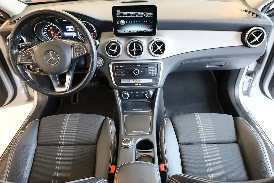 Mercedes-Benz GLA 180 - Thumbnail 9
