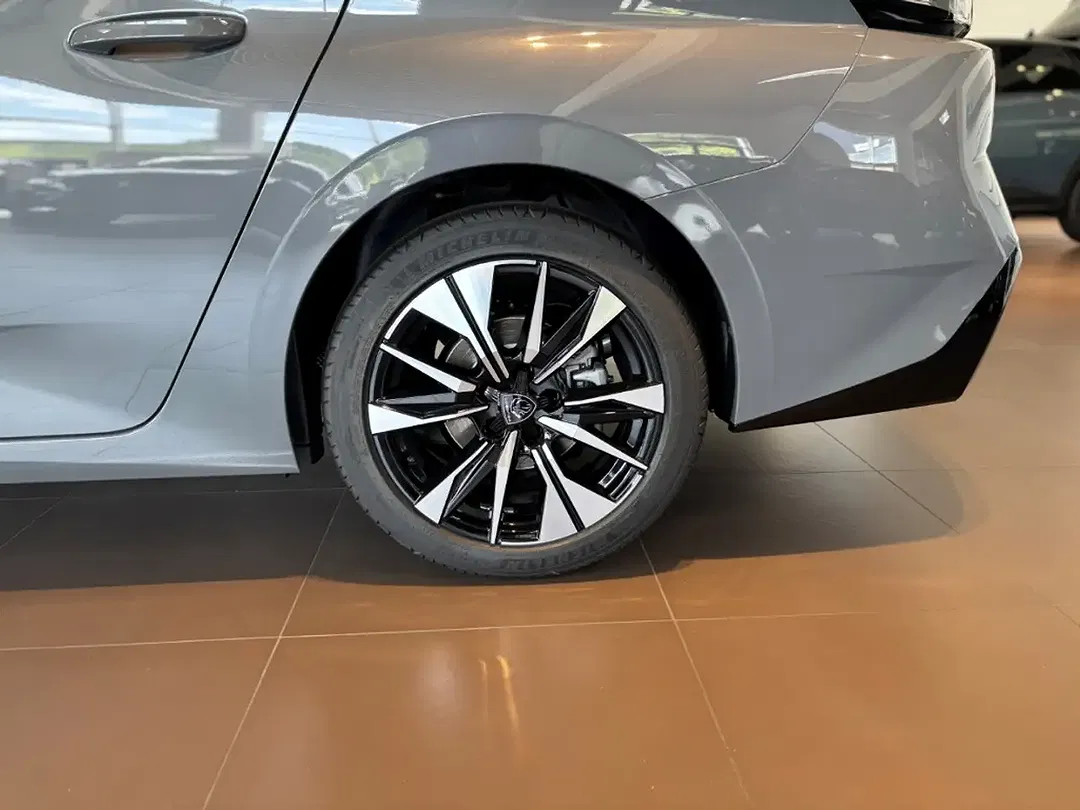 Peugeot 308 - Thumbnail 9