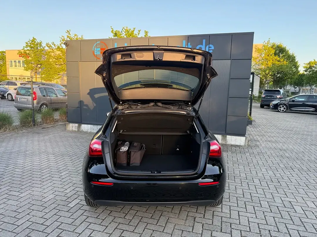 Mercedes-Benz A 250 - Thumbnail 5