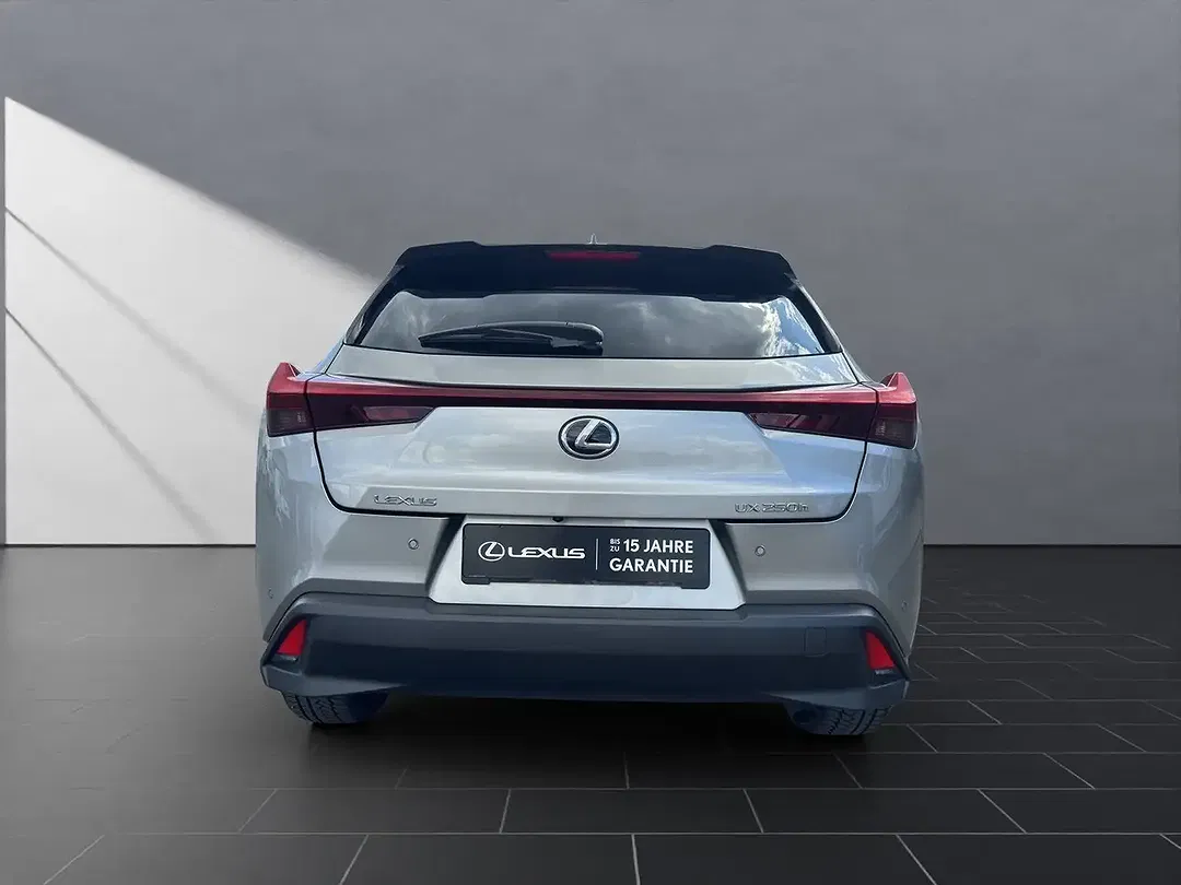 Lexus UX 250h - Thumbnail 4