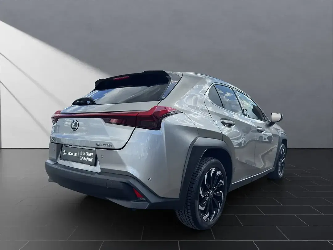 Lexus UX 250h - Thumbnail 5