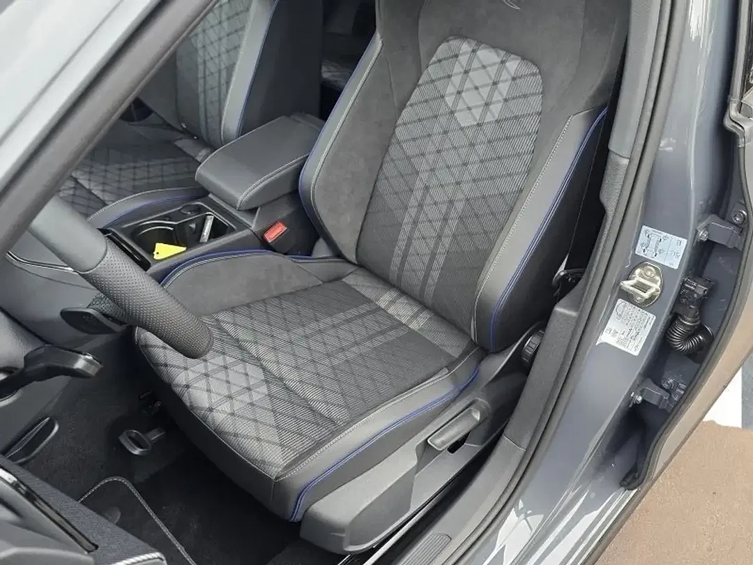 Volkswagen Golf - Thumbnail 2