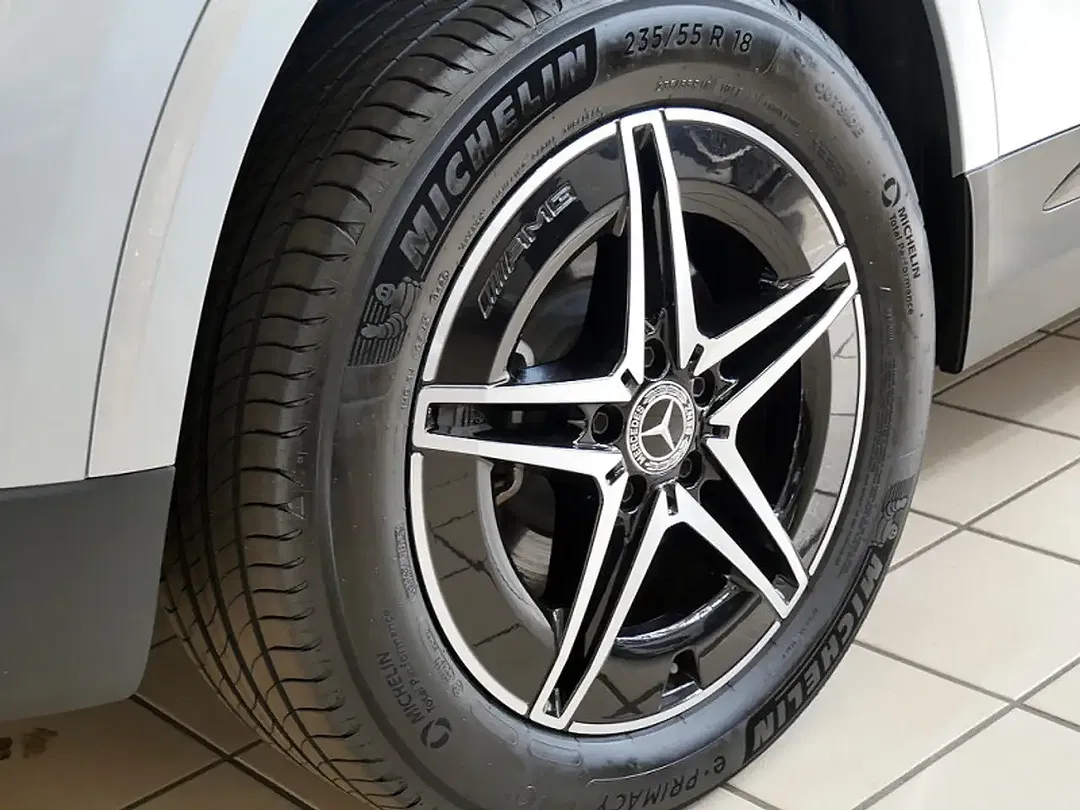 Mercedes-Benz EQA 300 - Thumbnail 11