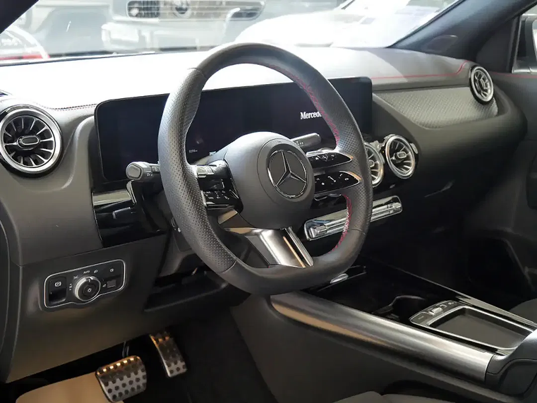 Mercedes-Benz EQA 300 4MATIC AMG Night - foto 15