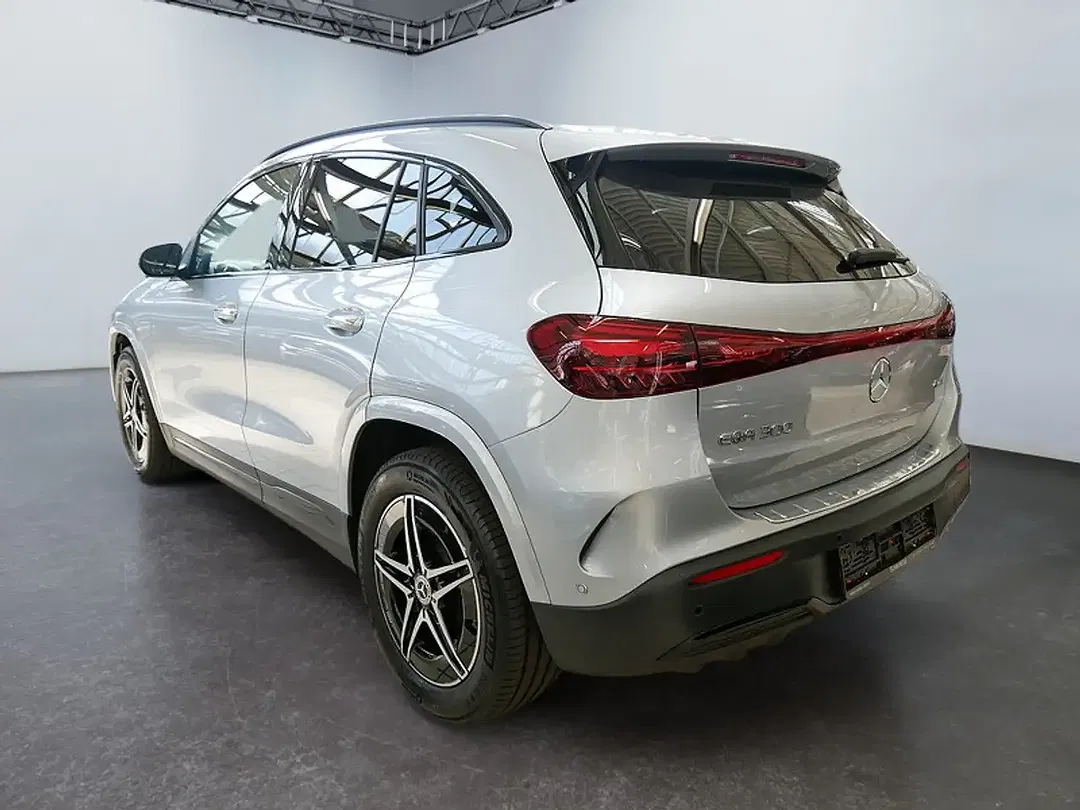 Mercedes-Benz EQA 300 - Thumbnail 6