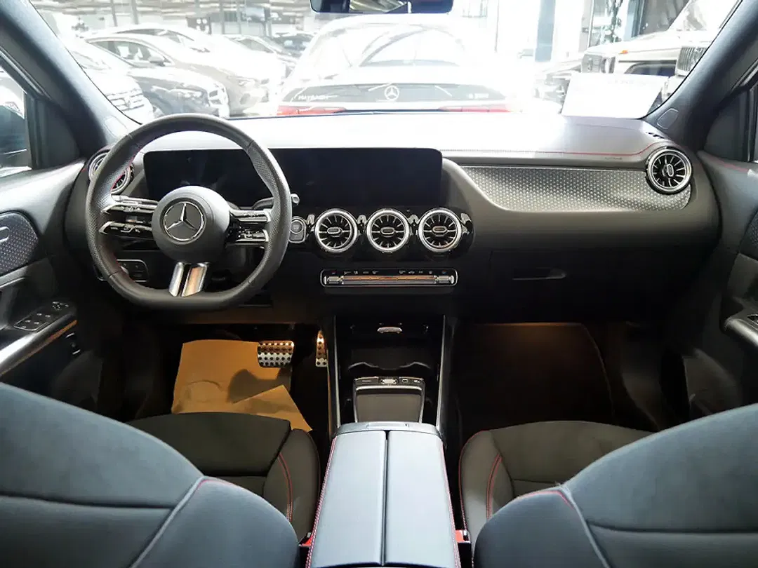 Mercedes-Benz EQA 300 - Thumbnail 9