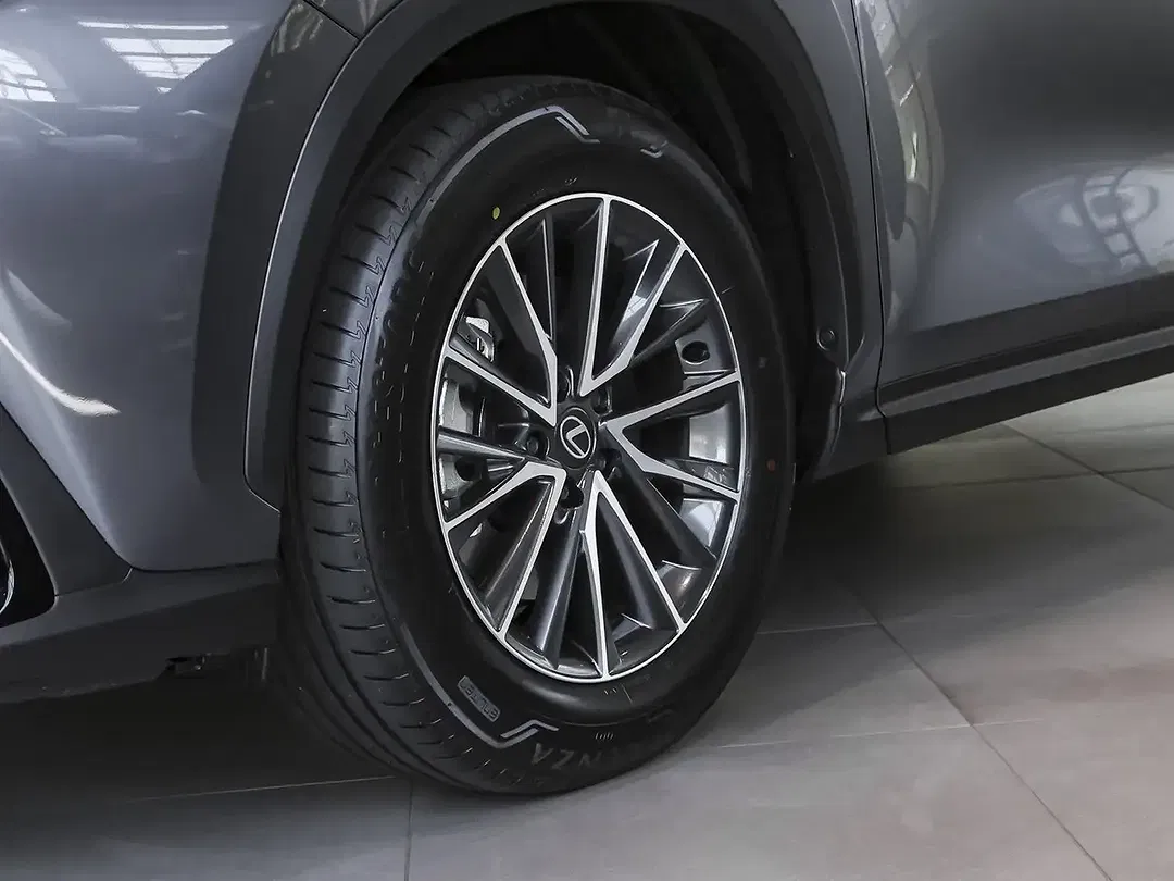 Lexus NX 450h+ - Thumbnail 10