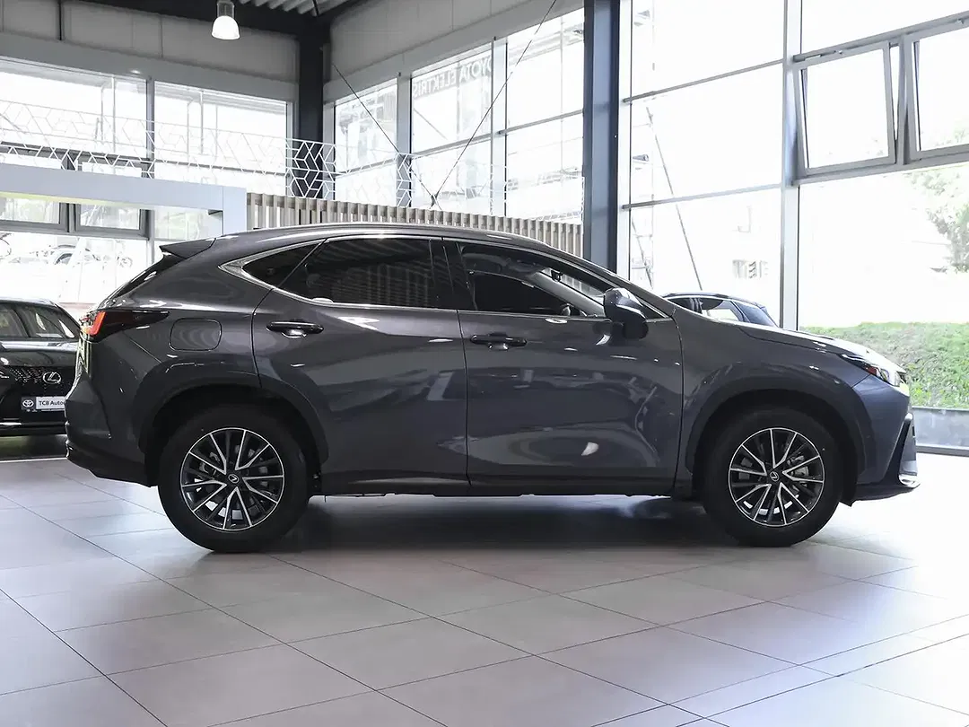 Lexus NX 450h+ - Thumbnail 3