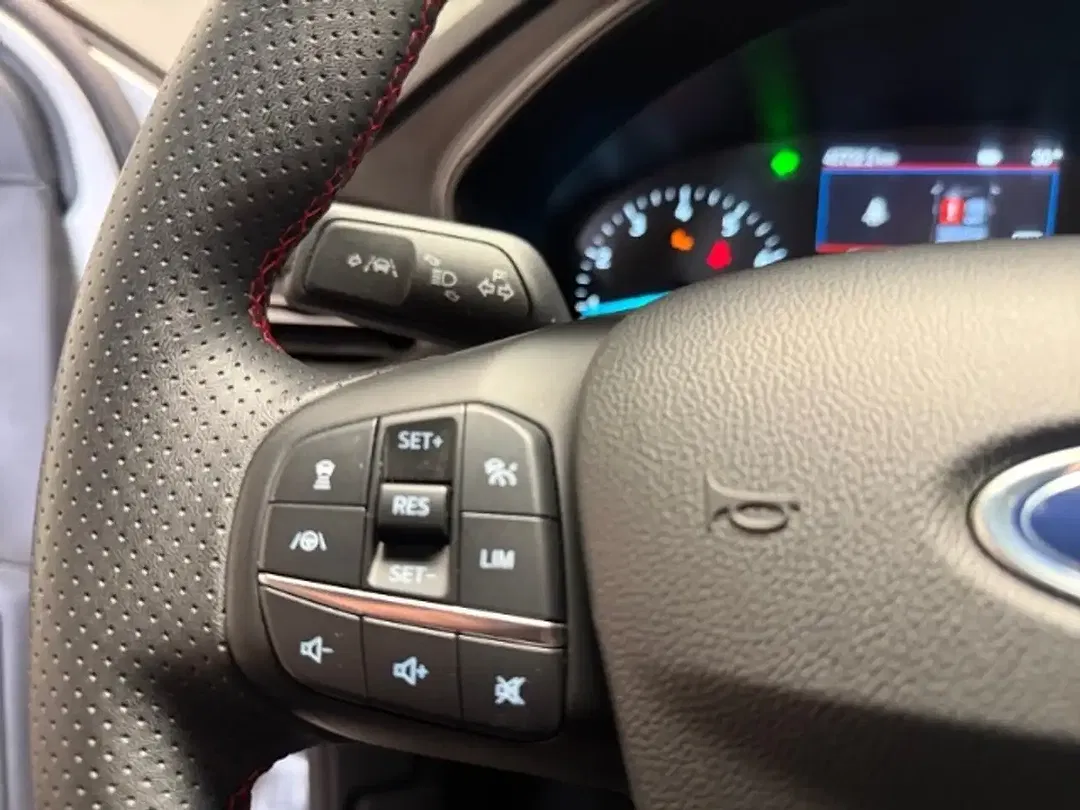 Ford Focus - Thumbnail 17