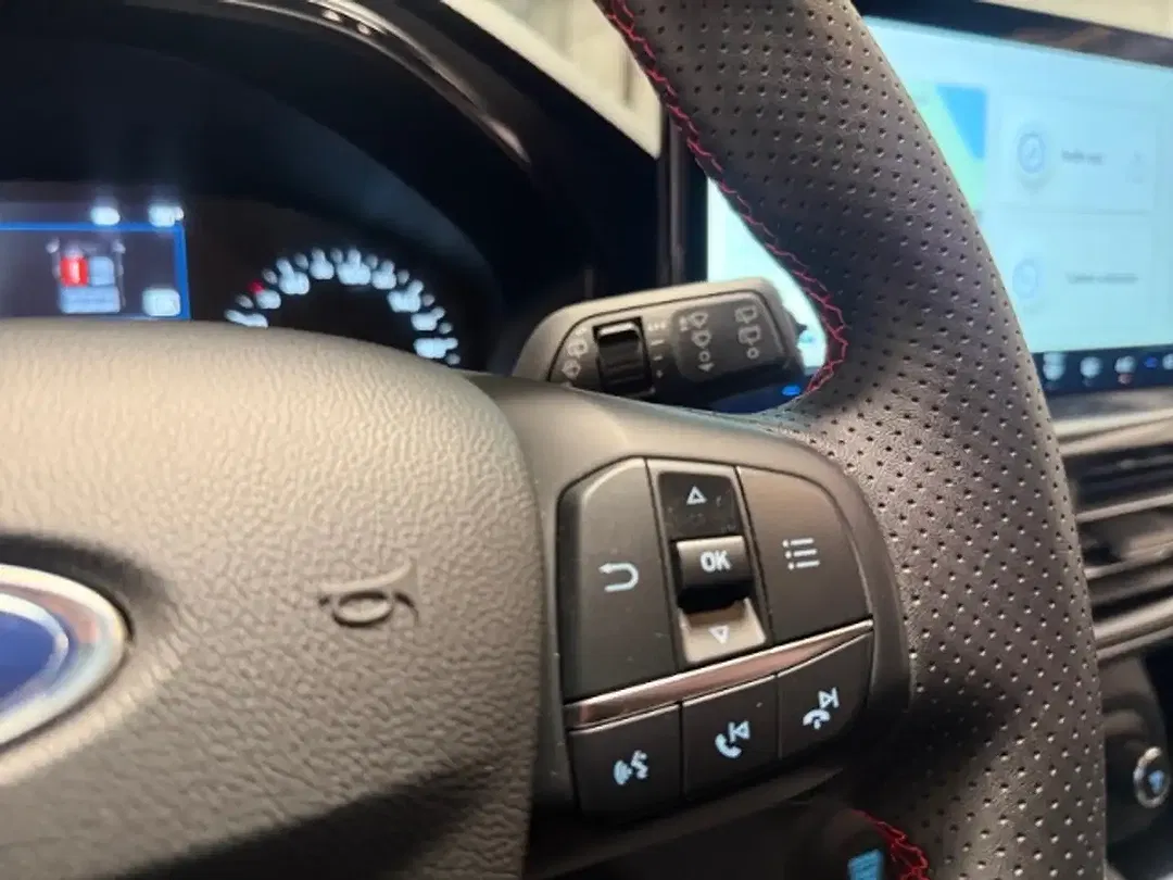 Ford Focus - Thumbnail 18