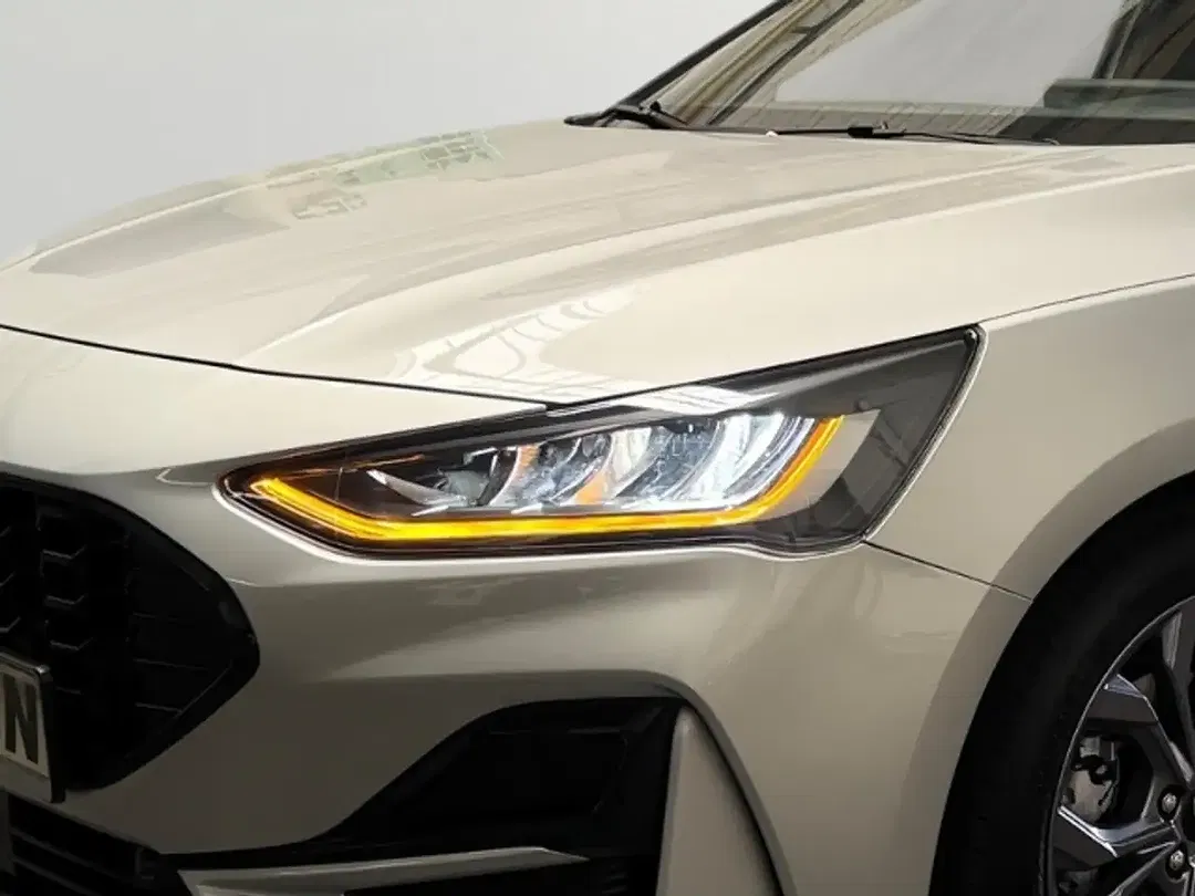 Ford Focus - Thumbnail 4