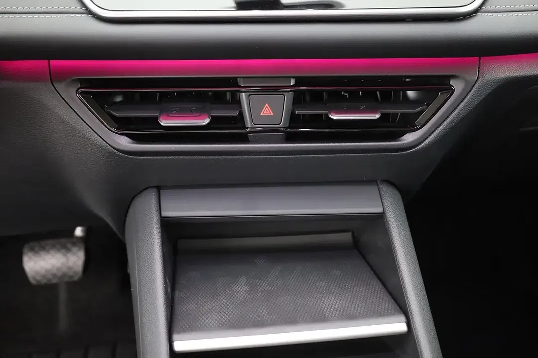 Volkswagen Tiguan - Thumbnail 12