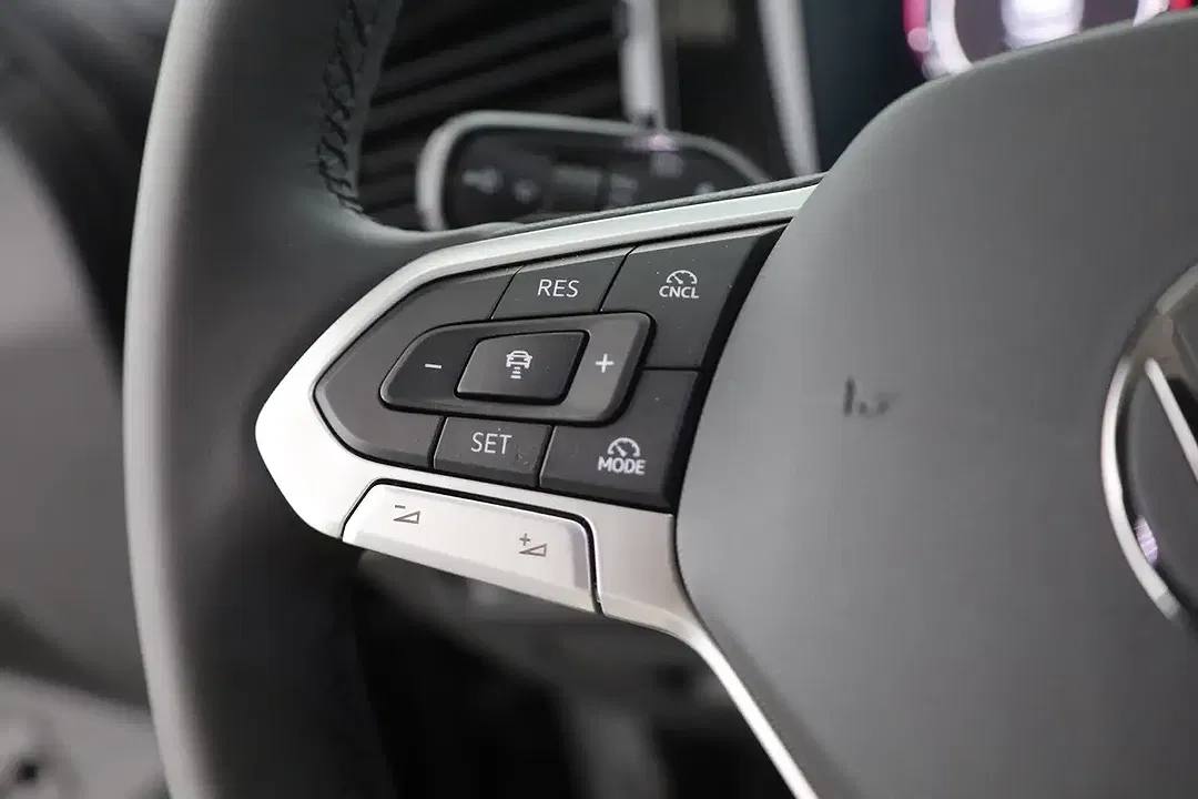 Volkswagen Tiguan - Thumbnail 14
