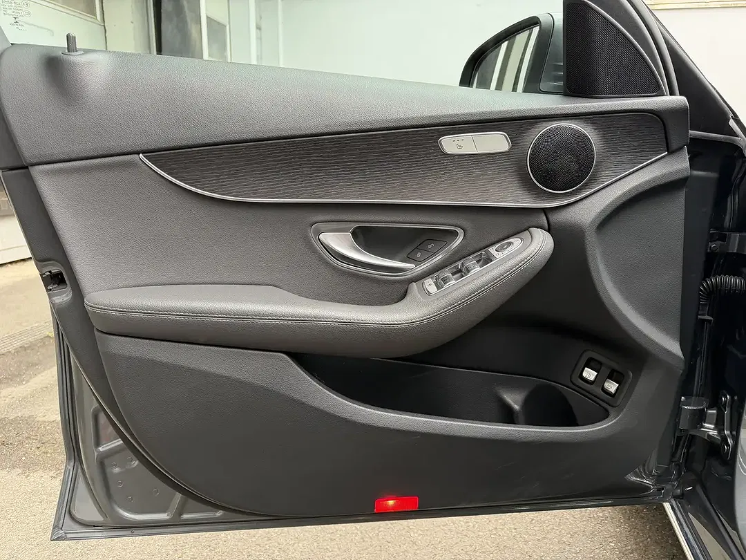 Mercedes-Benz C 300 - Thumbnail 11