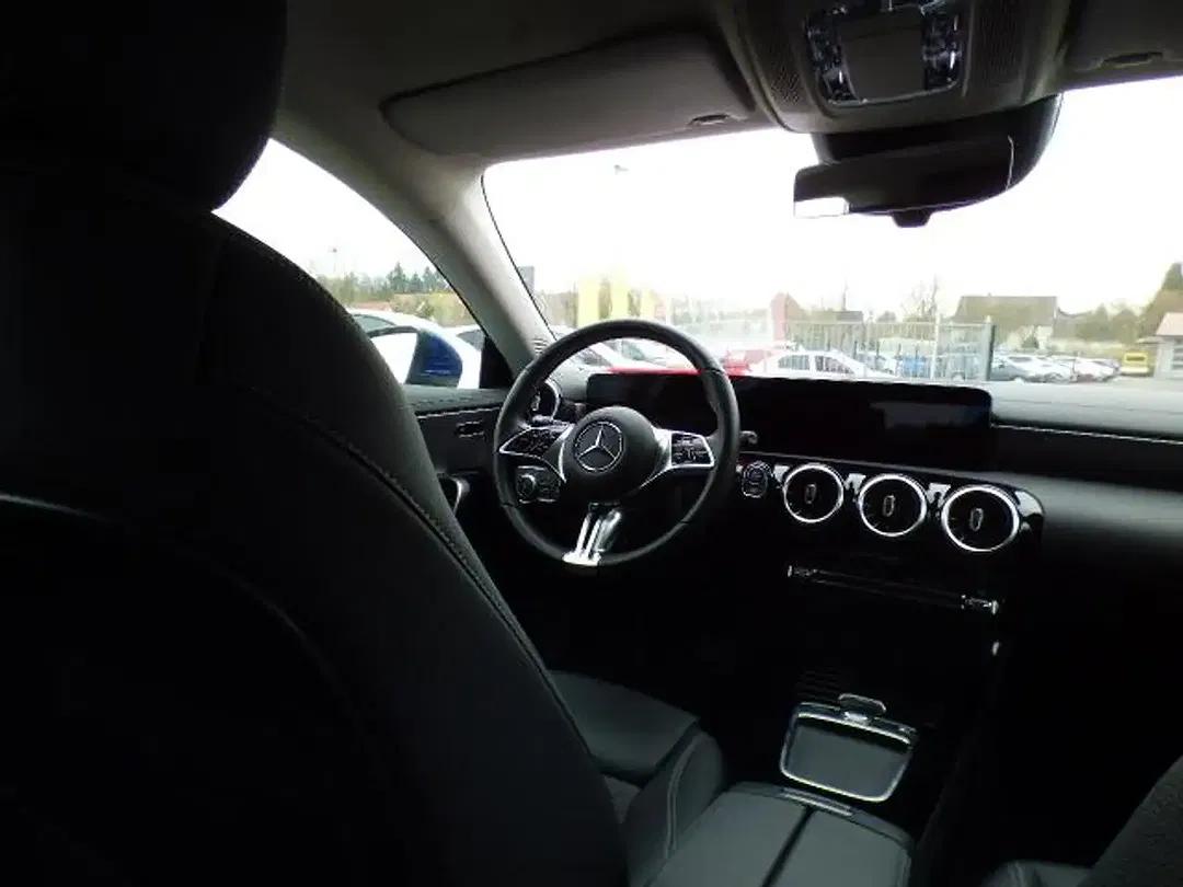 Mercedes-Benz CLA 180 - Thumbnail 12