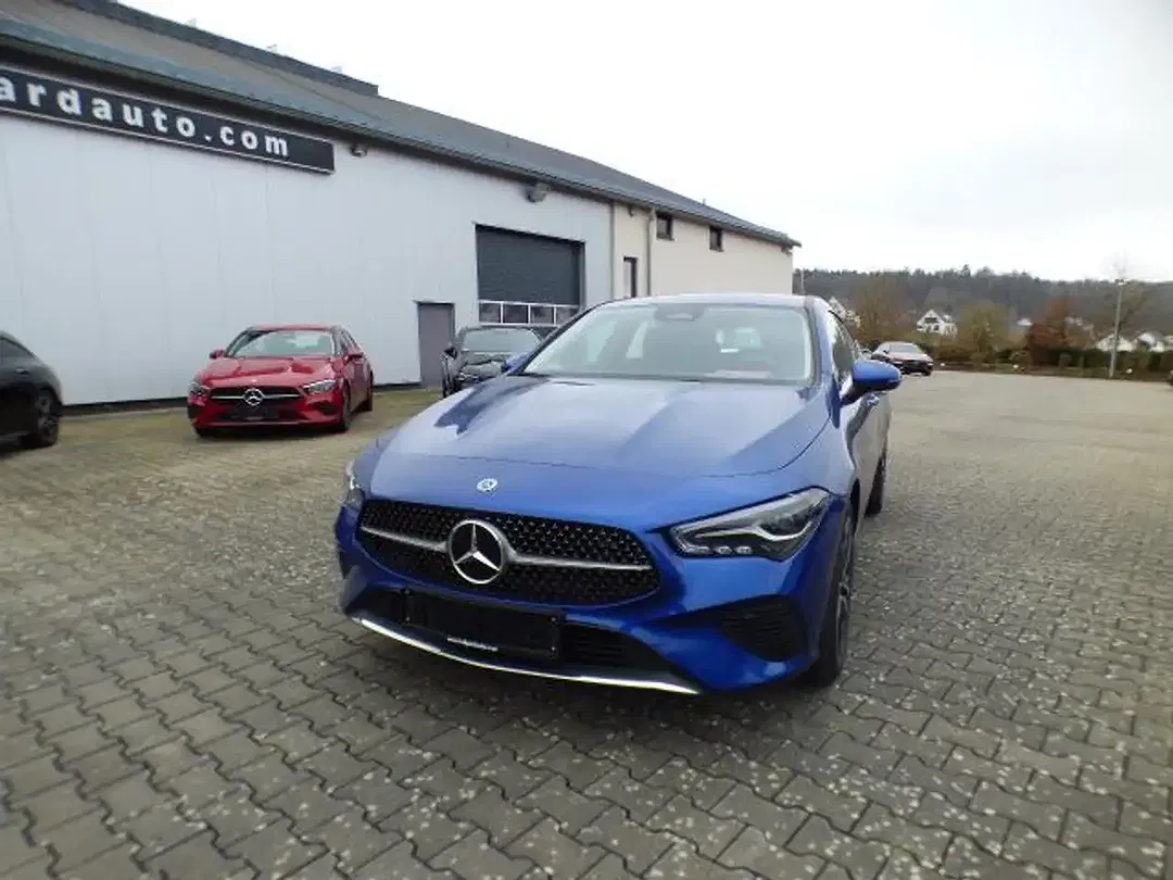 Mercedes-Benz CLA 180 - Thumbnail 4