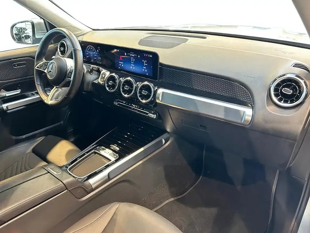 Mercedes-Benz GLB 200 - Thumbnail 3