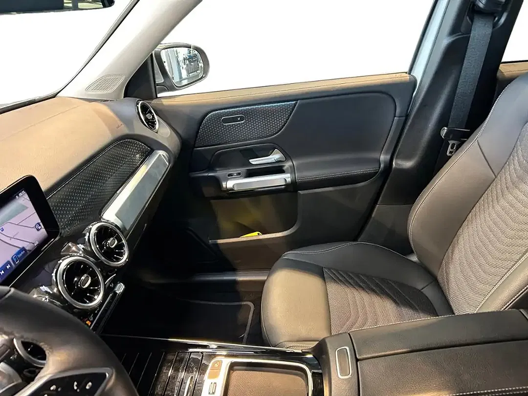 Mercedes-Benz GLB 200 - Thumbnail 4