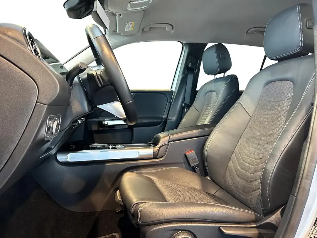 Mercedes-Benz GLB 200 - Thumbnail 5