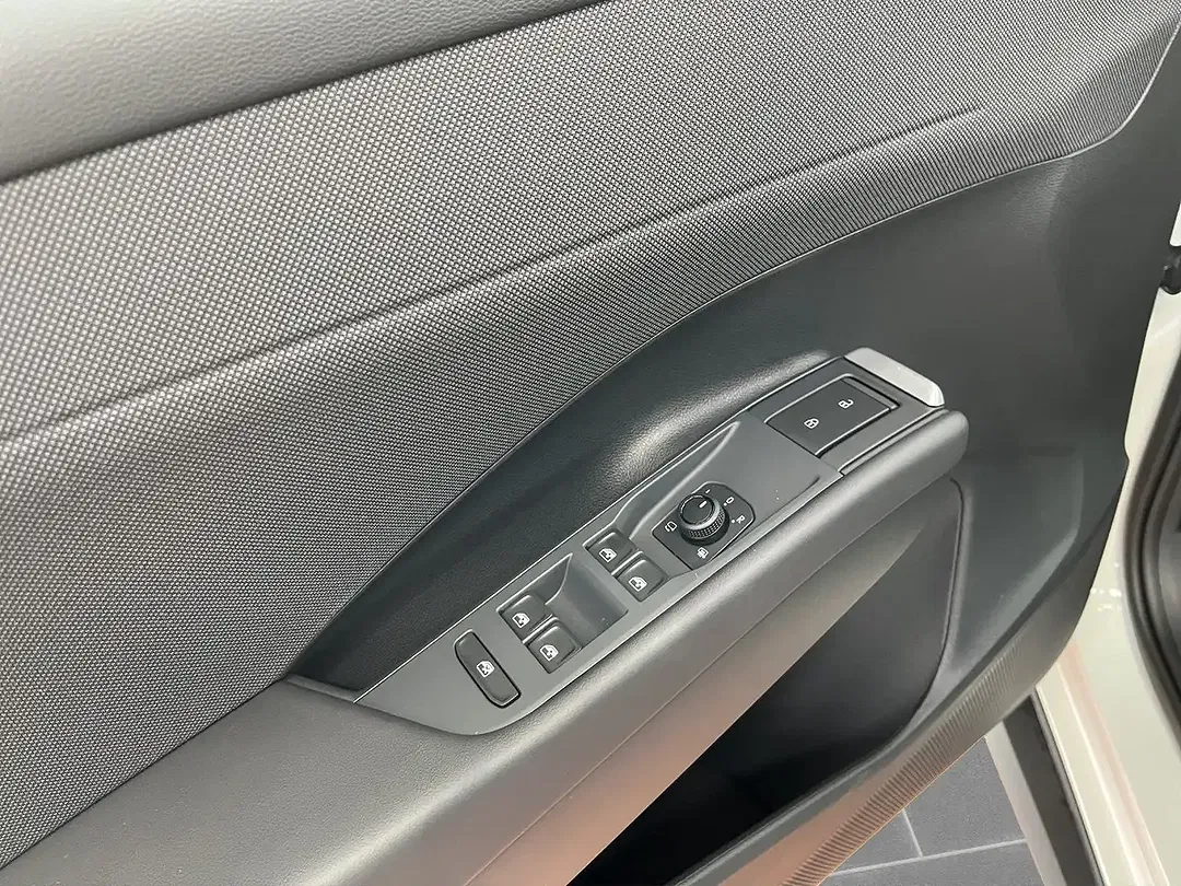 Volkswagen T-Roc - Thumbnail 13