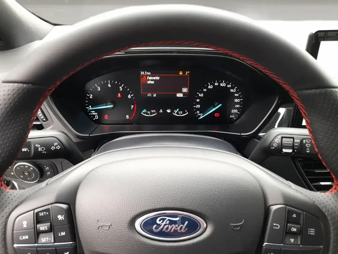 Ford Focus - Thumbnail 8