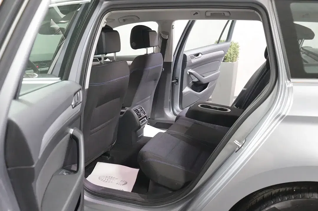 Volkswagen Passat Variant - Thumbnail 7