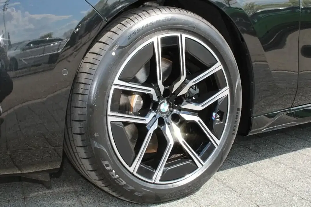 BMW 740 - Thumbnail 5
