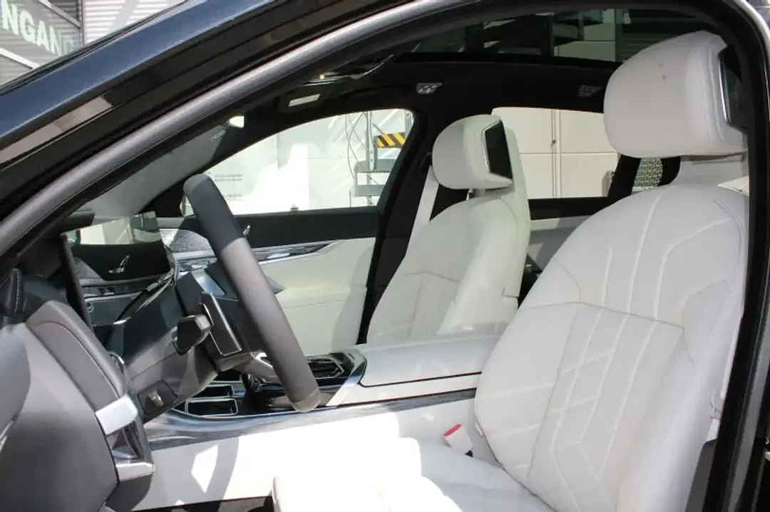 BMW 740 - Thumbnail 7