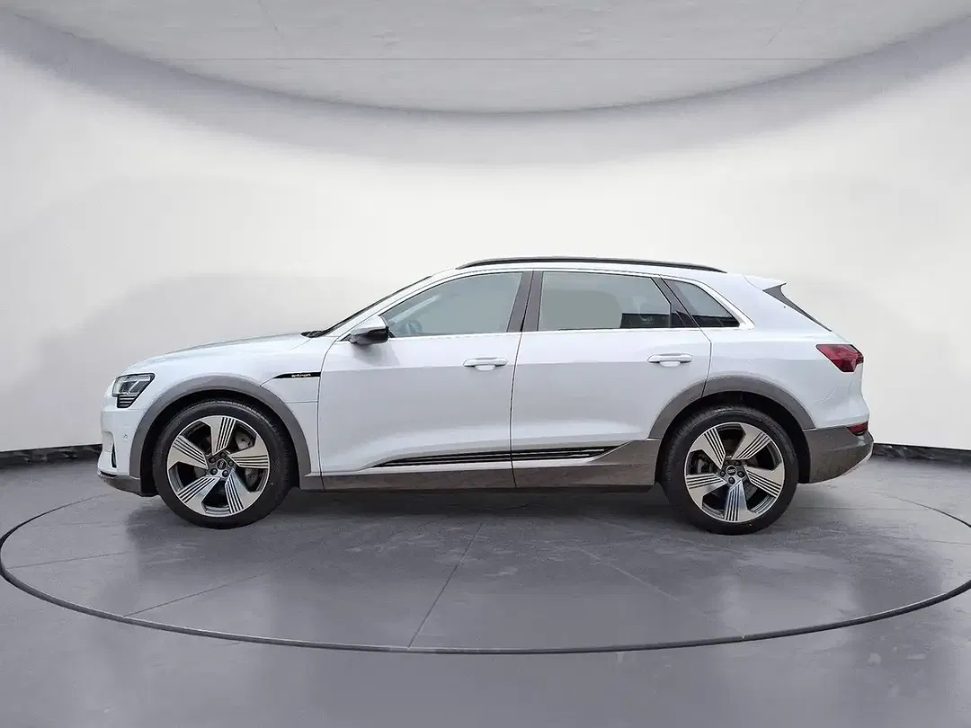 Audi e-tron - Thumbnail 3